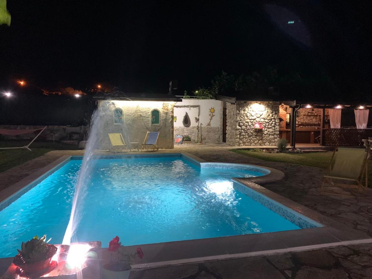 מוסטר Silent Village Villa With Swimming Pool מראה חיצוני תמונה