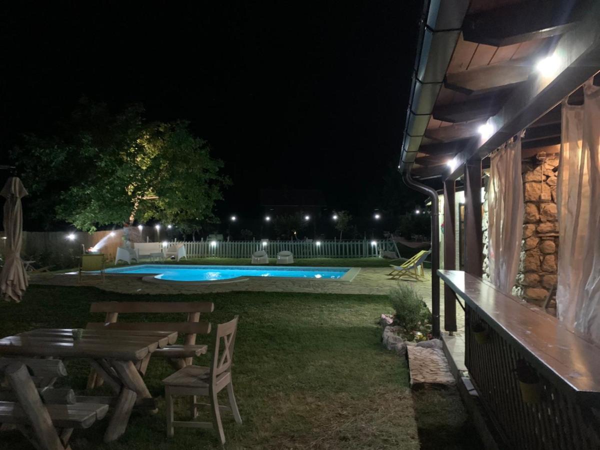 מוסטר Silent Village Villa With Swimming Pool מראה חיצוני תמונה