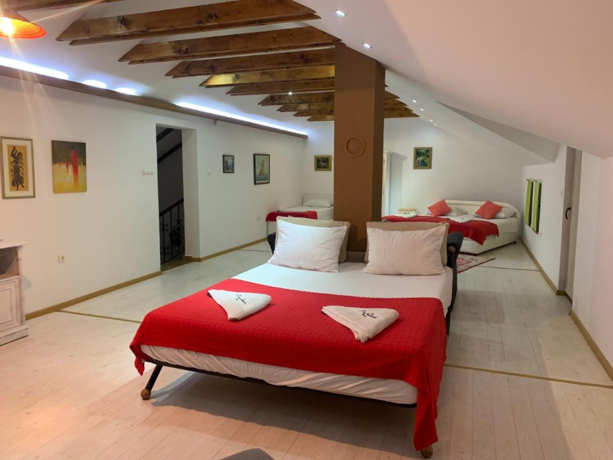 מוסטר Silent Village Villa With Swimming Pool מראה חיצוני תמונה