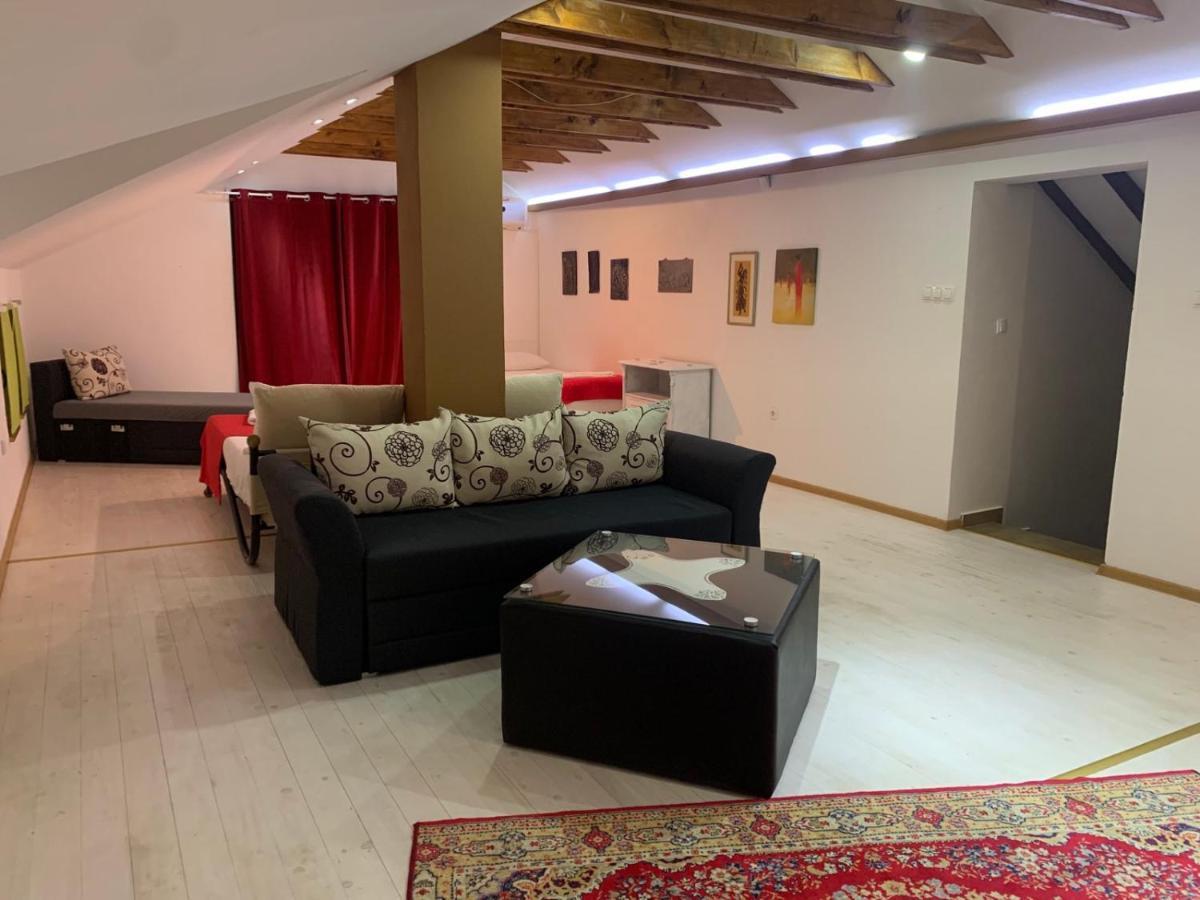 מוסטר Silent Village Villa With Swimming Pool מראה חיצוני תמונה