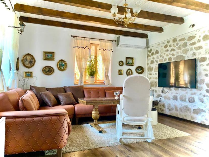 מוסטר Silent Village Villa With Swimming Pool מראה חיצוני תמונה