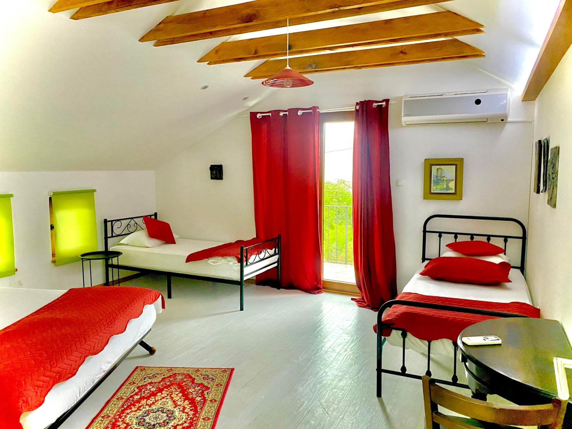 מוסטר Silent Village Villa With Swimming Pool מראה חיצוני תמונה